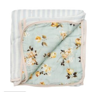 Deluxe Muslin baby quilt (NEW, Still in box)